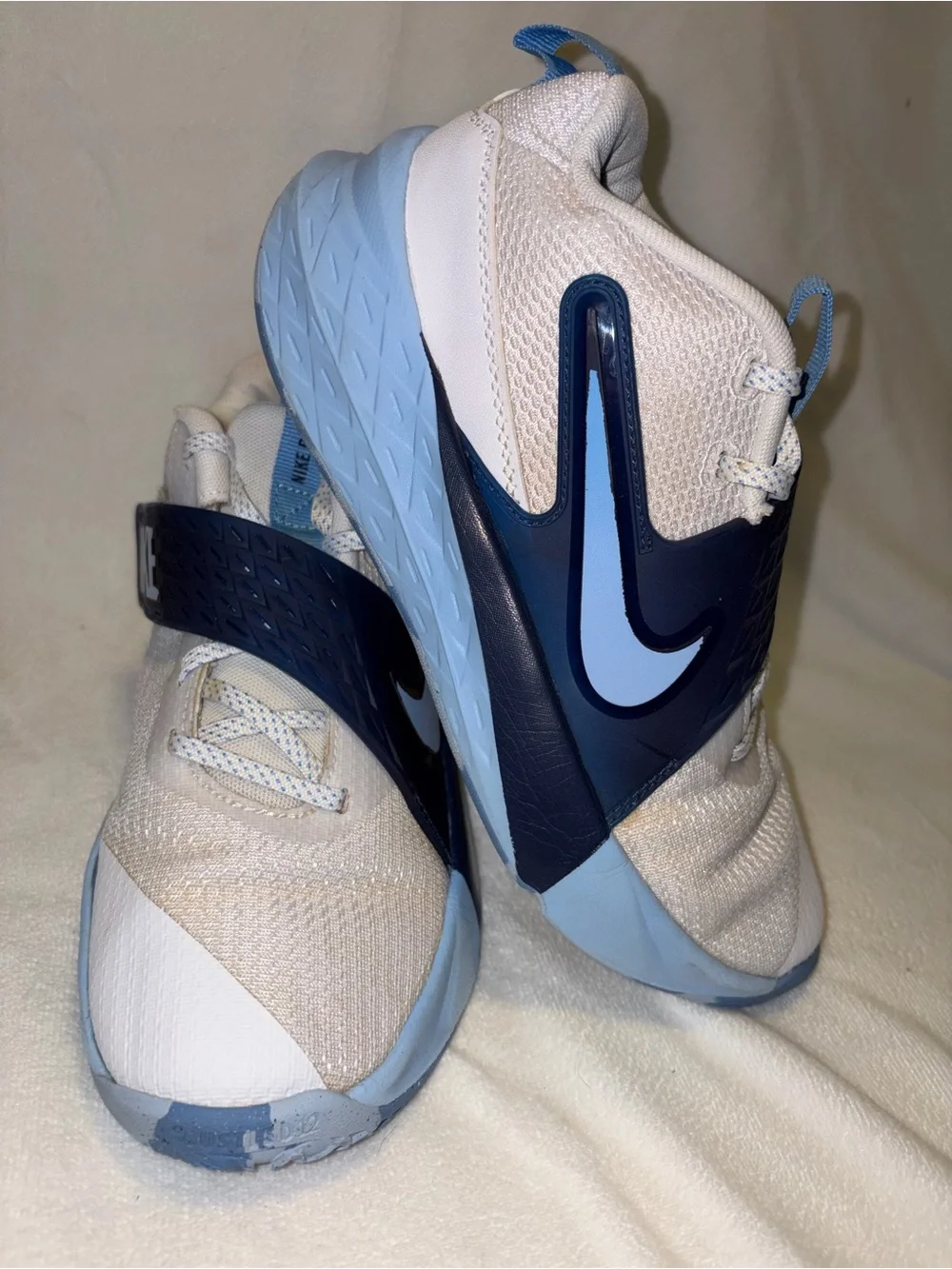 Nike Kids Sneakers in White and Light Blue with Navy Swoosh boy size 5.5